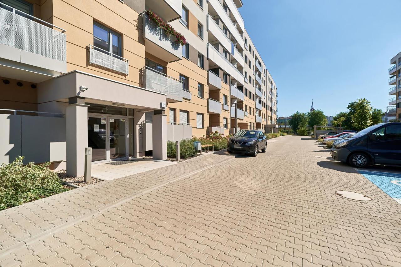 Exclusive Apartments Teczowa With Underground Parking By Noclegi Renters Wroclaw Exterior photo