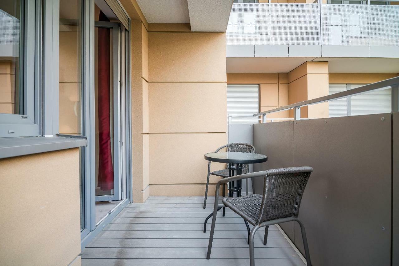 Exclusive Apartments Teczowa With Underground Parking By Noclegi Renters Wroclaw Exterior photo